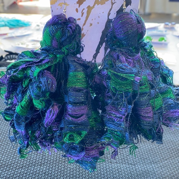 Earrings - Picture 1 of 2